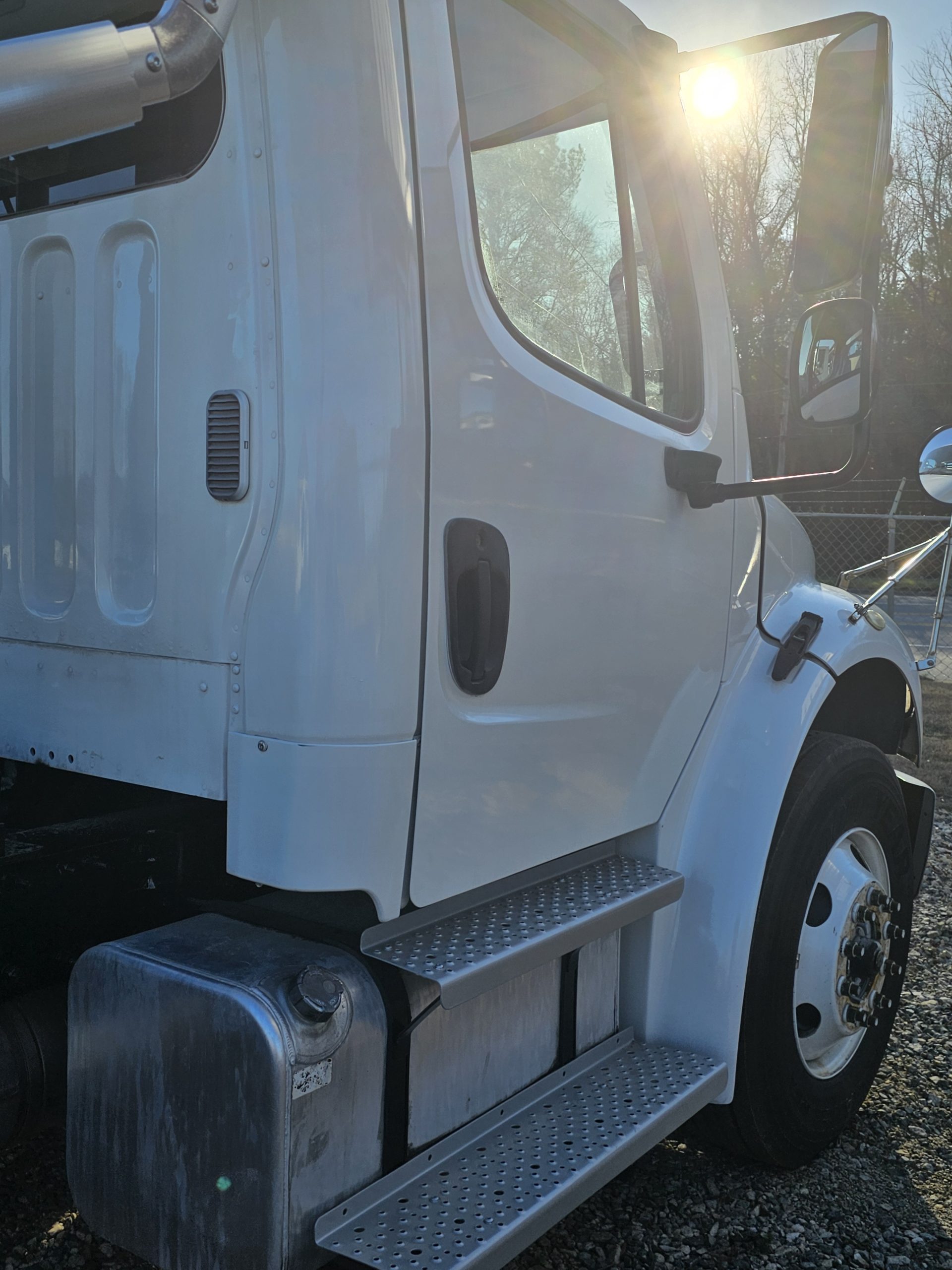 2017 FREIGHTLINER M2 2017 FREIGHTLINER M2 - image 5 of 6