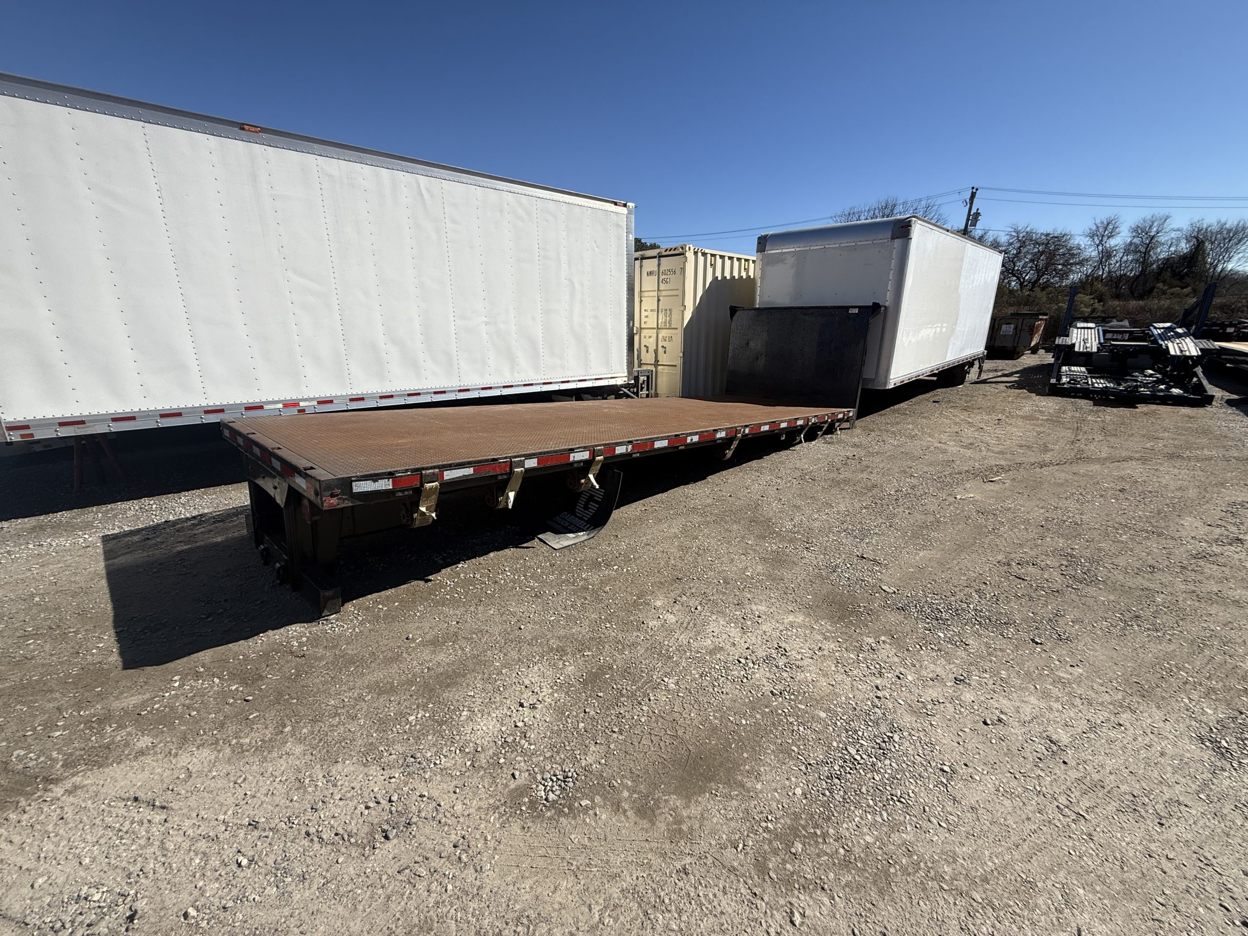 2022 24' FLATBED WITH SLINDING WINCHES VERY GOOD CONDITION 2022 24' FLATBED WITH SLINDING WINCHES VERY GOOD CONDITION - image 4 of 4