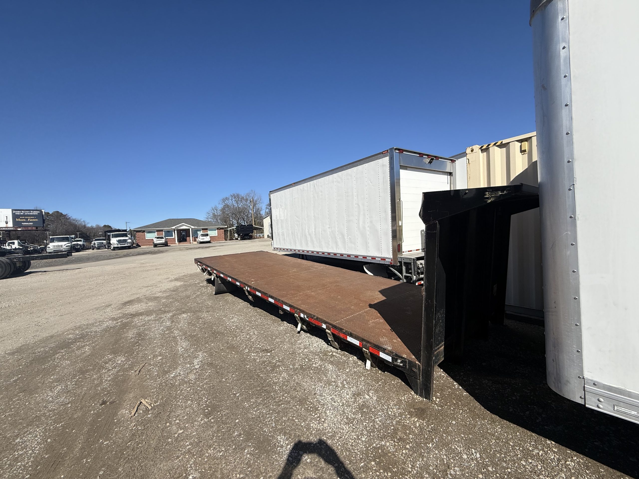 2022 24' FLATBED WITH SLINDING WINCHES VERY GOOD CONDITION 2022 24' FLATBED WITH SLINDING WINCHES VERY GOOD CONDITION - image 2 of 4