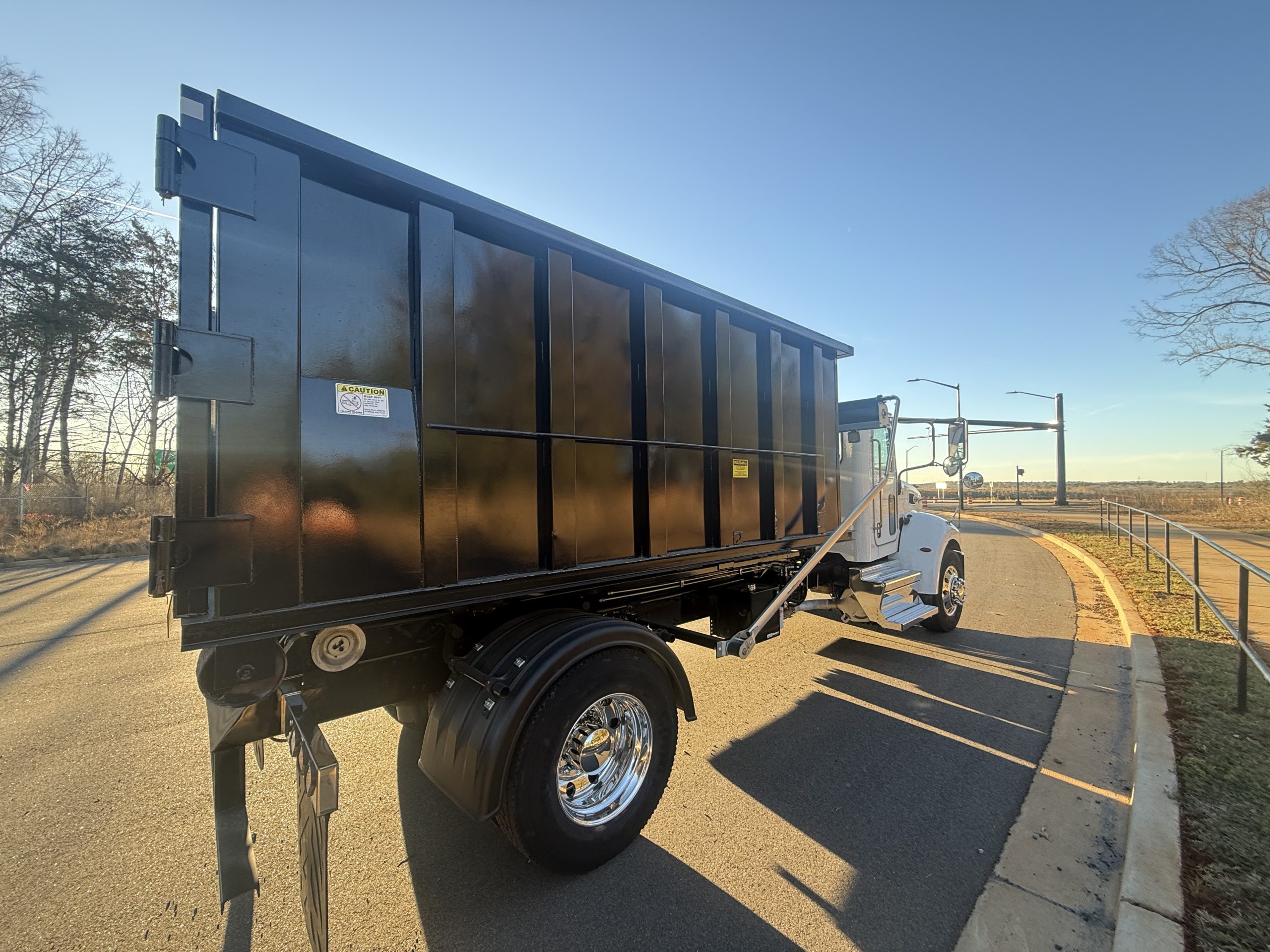 2020 PETERBILT 337 2020 PETERBILT 337 - image 3 of 6