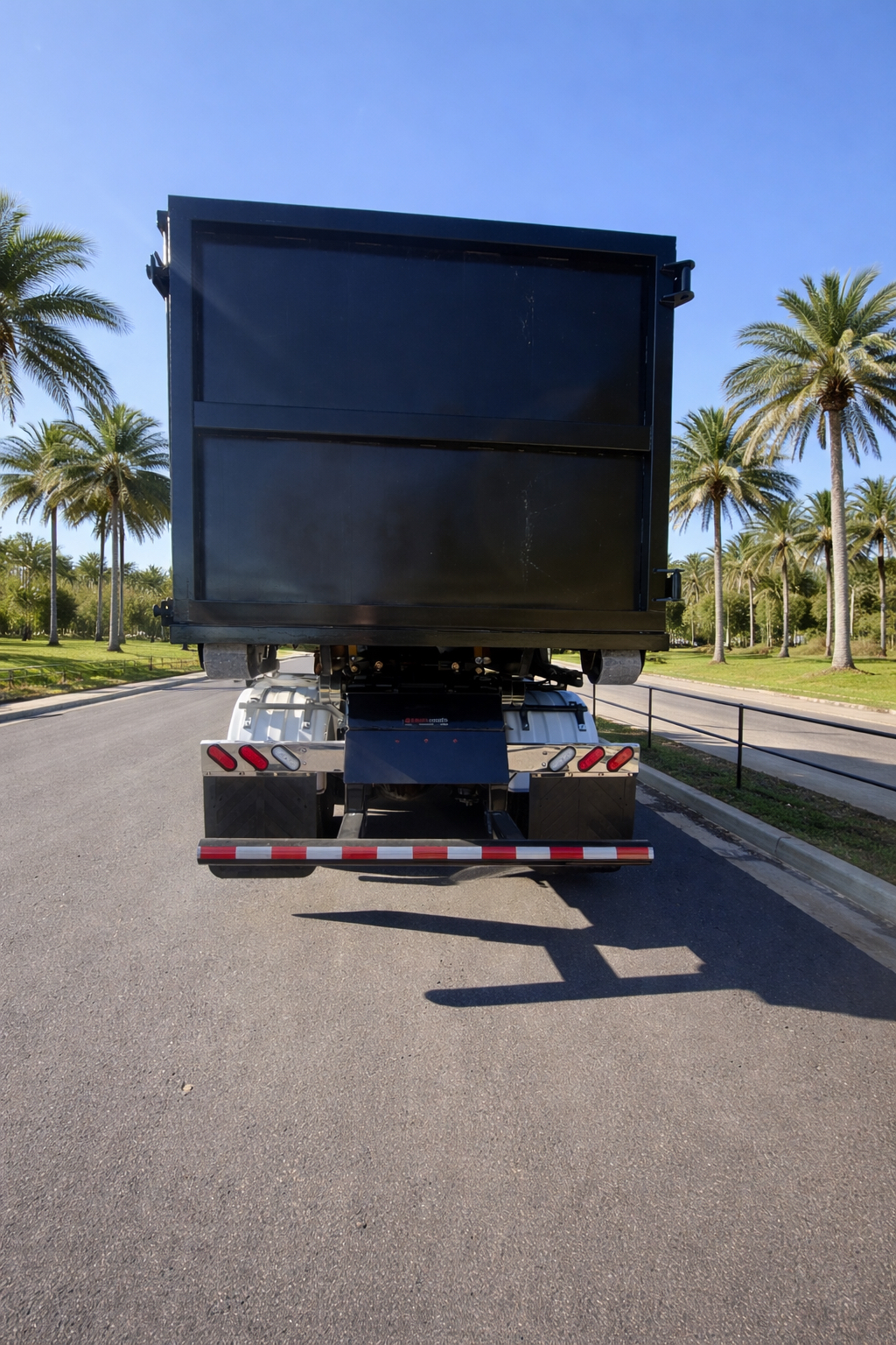 2020 FREIGHTLINER M2 W/ SWAPLOADER SL520X 2020 FREIGHTLINER M2 W/ SWAPLOADER SL520X - image 4 of 5