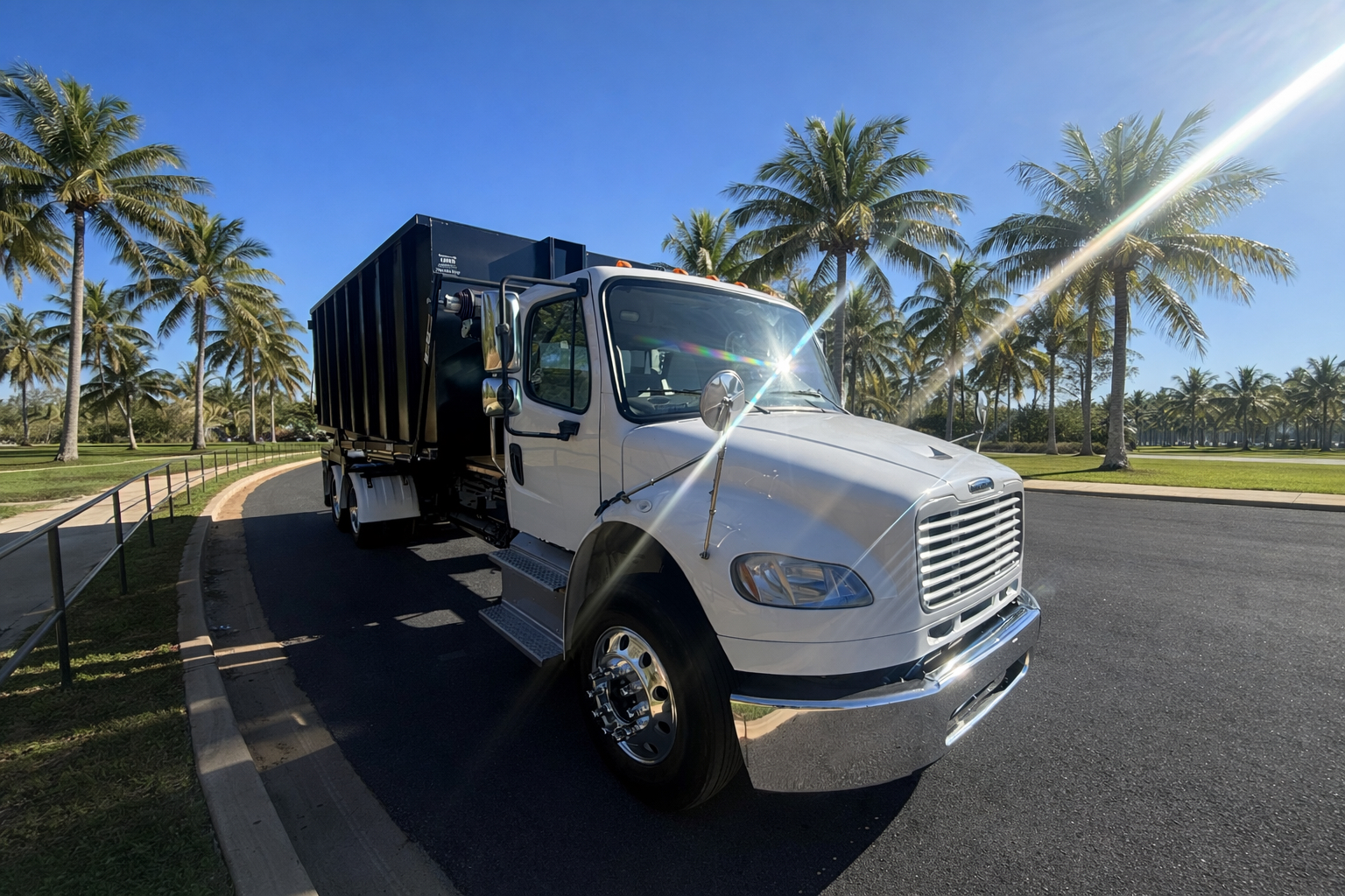 2020 FREIGHTLINER M2 W/ SWAPLOADER SL520X 2020 FREIGHTLINER M2 W/ SWAPLOADER SL520X - image 2 of 5